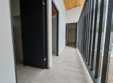 Foto pasillo hacia los cuartos